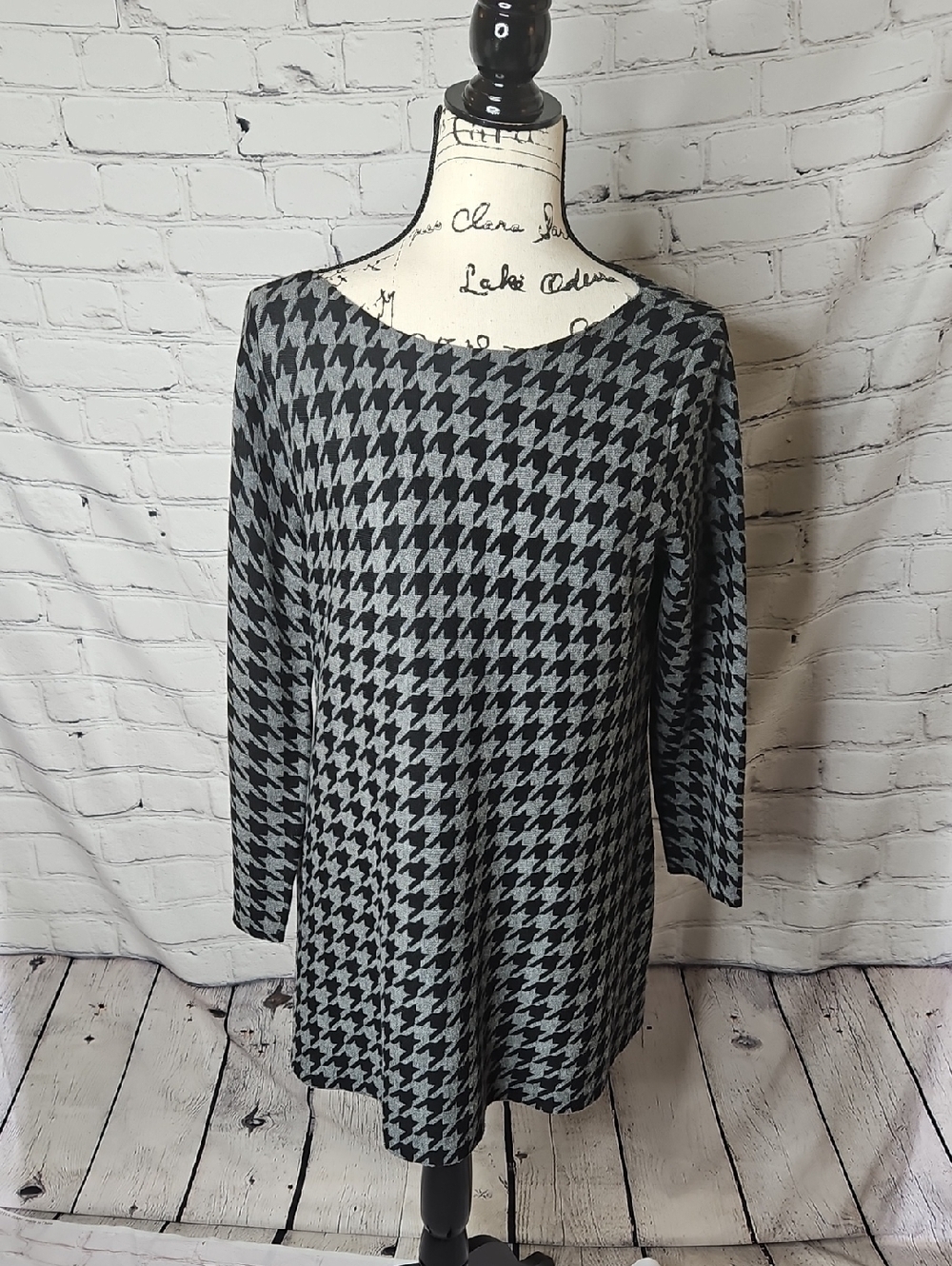 Chico’s Houndstooth Double Knit Tunic Sweater Women’s Size Large Black/Grey